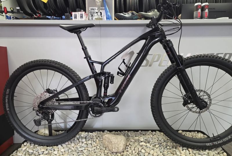 karbonové elektrokolo Trek Fuel EXe 9.8 GX AXS 2023