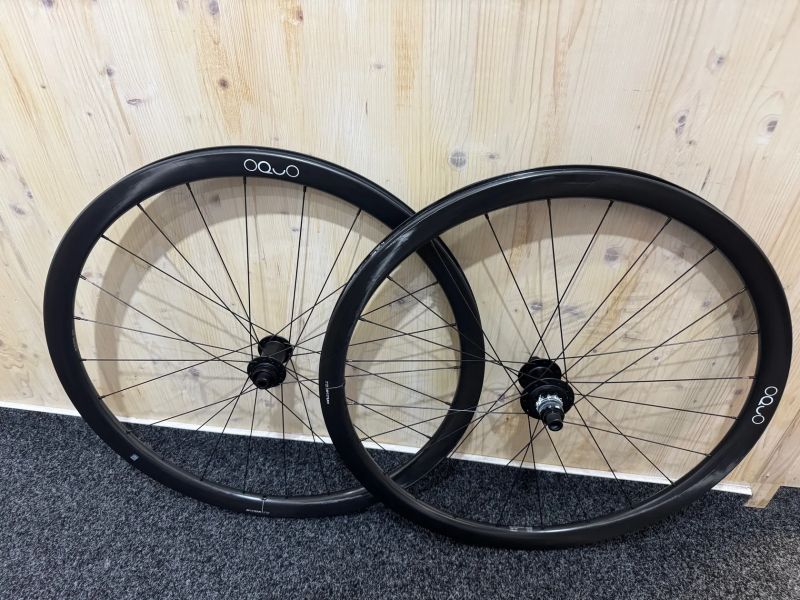 Zapletená kola Orbea Oquo Road Performance RP35TEAM