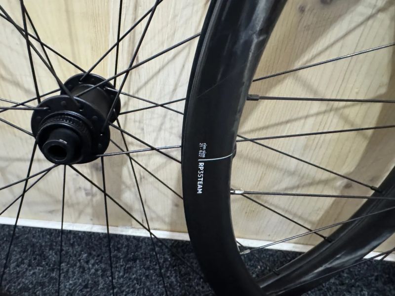 Zapletená kola Orbea Oquo Road Performance RP35TEAM