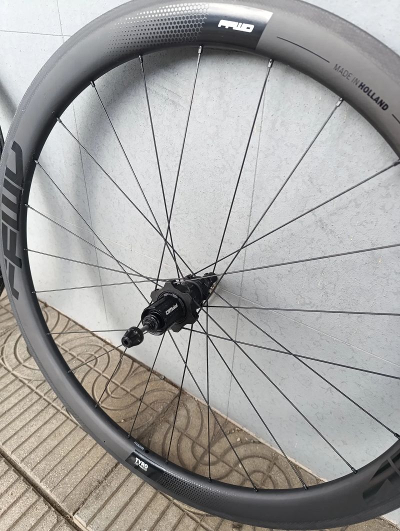 FFWD TYRO plášťové karbonová zapletená kola-najeto 200km