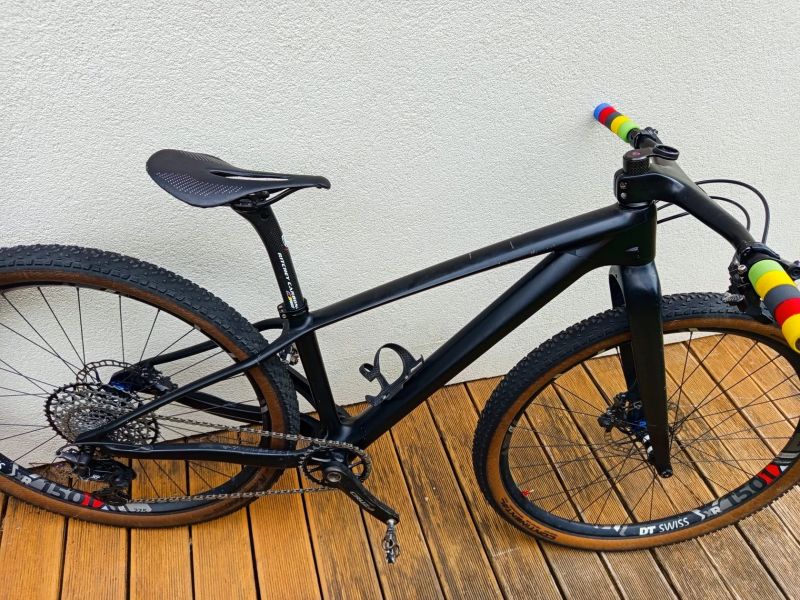 Závodní karbonové XC kolo – velikost XS (13,5“), 27,5“