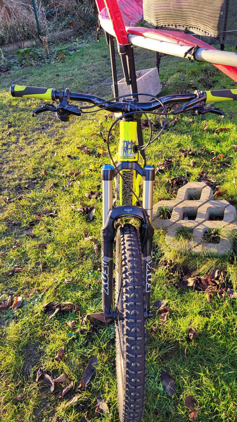 Commencal Supreme 24"