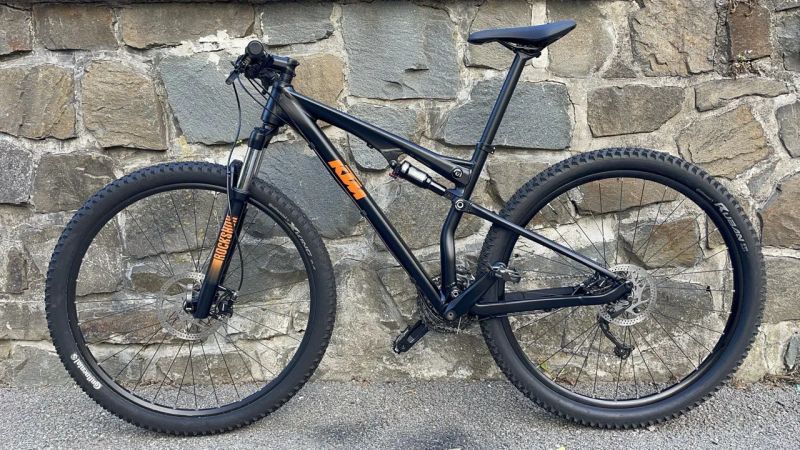 Celoodpružené horské kolo KTM 29 2022