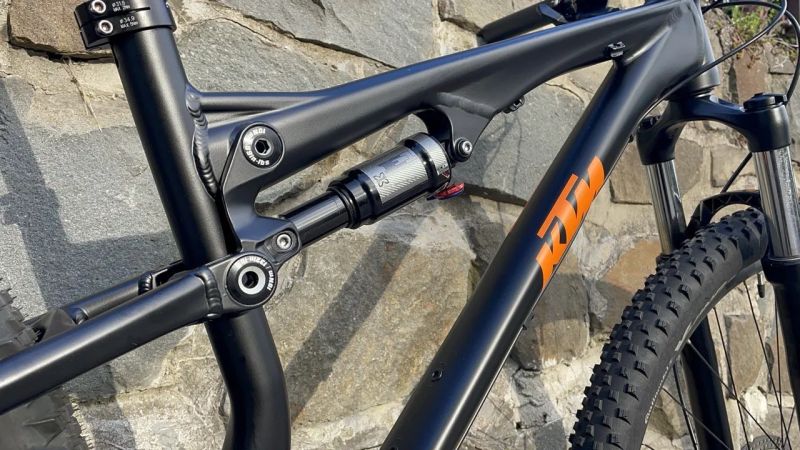 Celoodpružené horské kolo KTM 29 2022