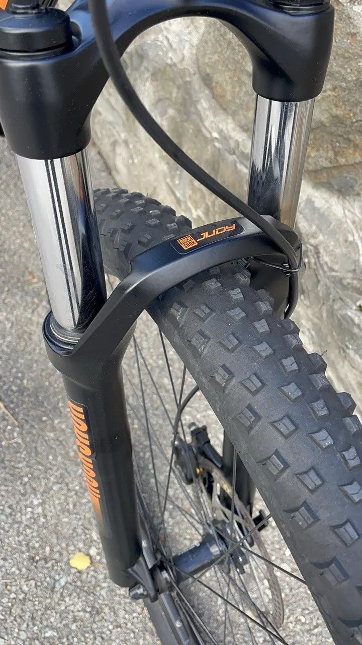 Celoodpružené horské kolo KTM 29 2022