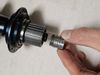 Zadní náboj Shimano SLX FH-M7110, 32 děr, 12x142 mm pro microspline; nefunkční ořech!