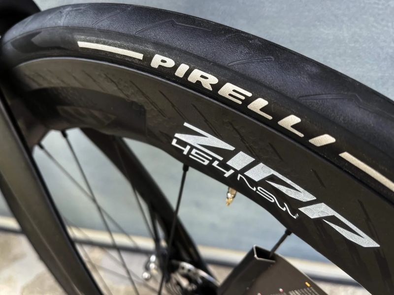 Pinarello Dogma F 2025 (NOVÉ, se Zipp 454 NSW)