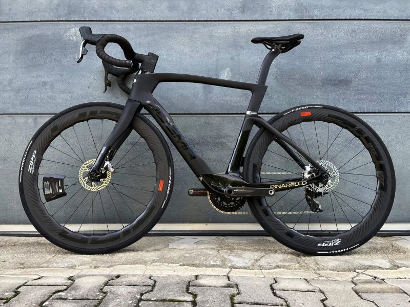 Pinarello Dogma F 2025 (NOVÉ, se Zipp 454 NSW)