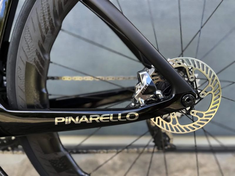 Pinarello Dogma F 2025 (NOVÉ, se Zipp 454 NSW)