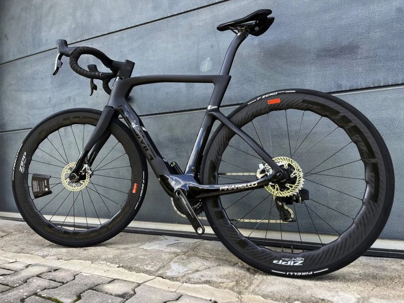 Pinarello Dogma F 2025 (NOVÉ, se Zipp 454 NSW)