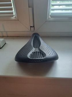 Karbonove sedlo 155mm