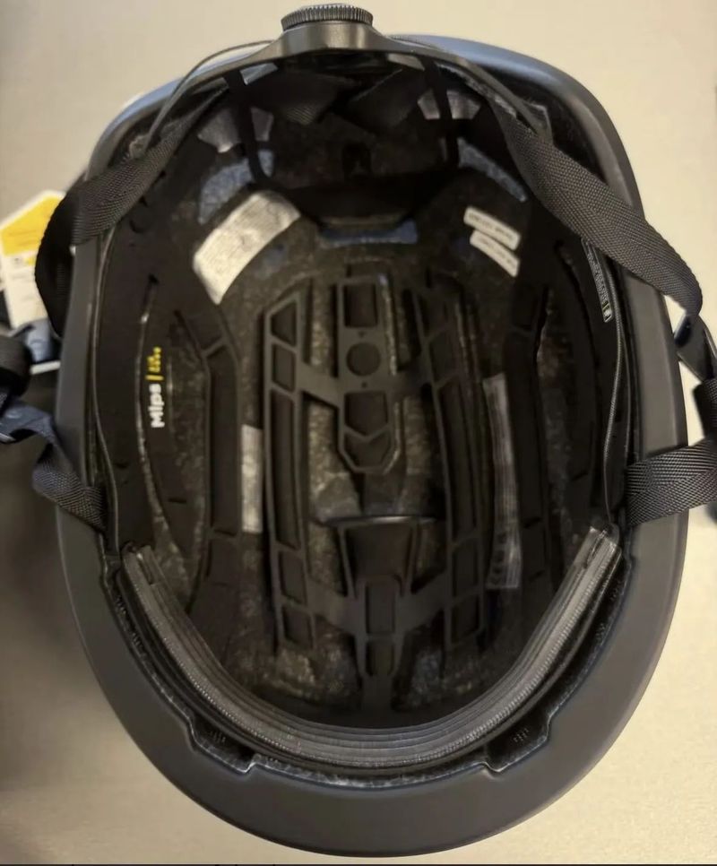 Oakley Aro 7 vel L top prilba Nova Mips