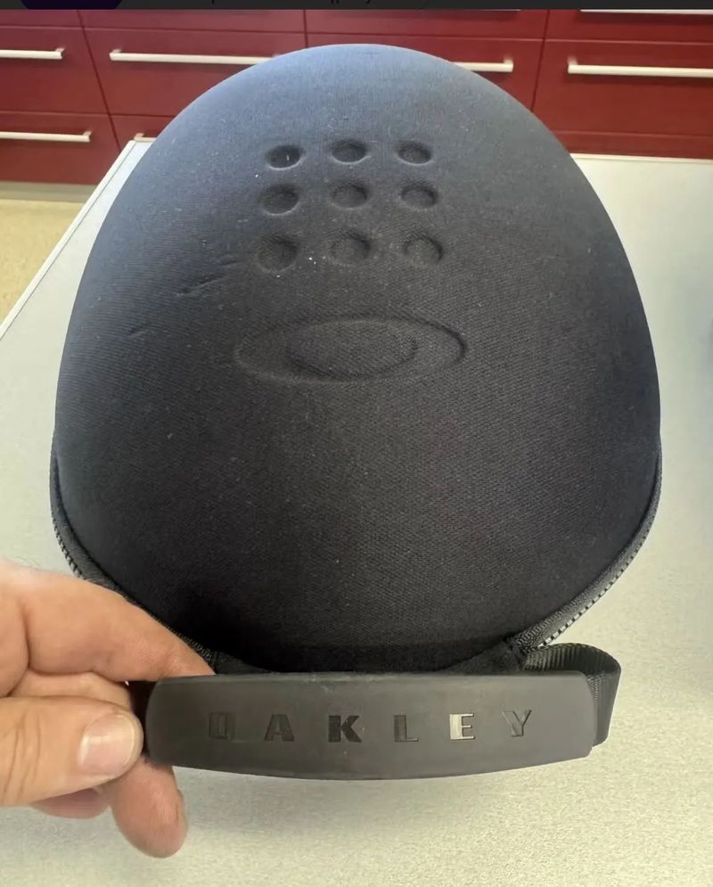 Oakley Aro 7 vel L top prilba Nova Mips