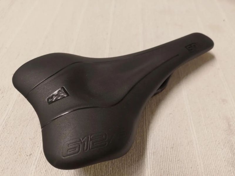 Sedlo 612 ERGOWAVE R Carbon