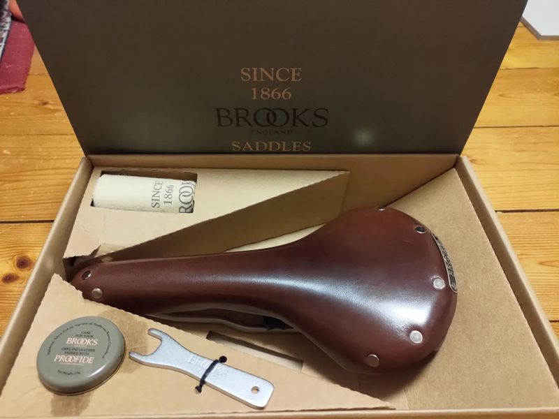 Sedlo Brooks Swallow Titanium