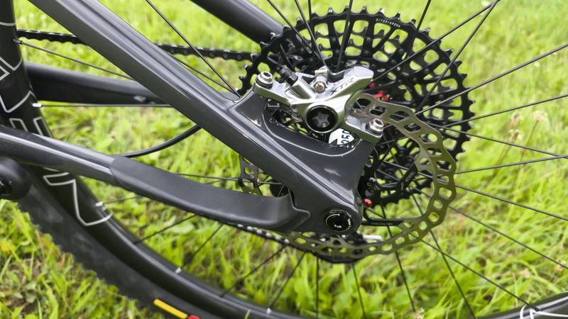 Brzdy Shimano XTR (karbonové brzdové páky)
