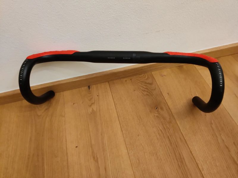 prodám MTB řídítka Bontrager Comp s gripy Bontrager XR trail Comp 