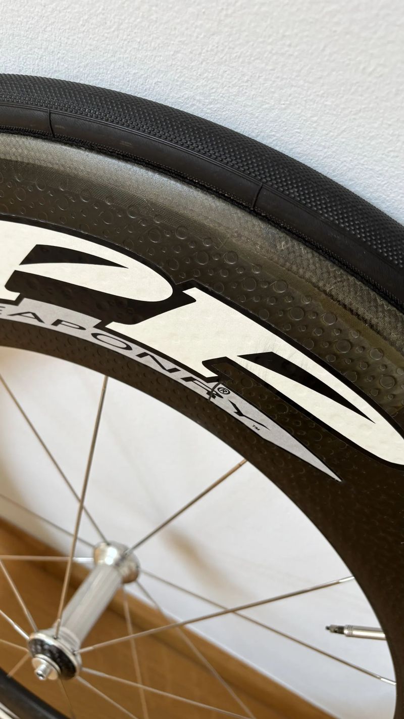 Zapletené přední kolo ZIPP 1080, pro ráfkové brzdy, galusková