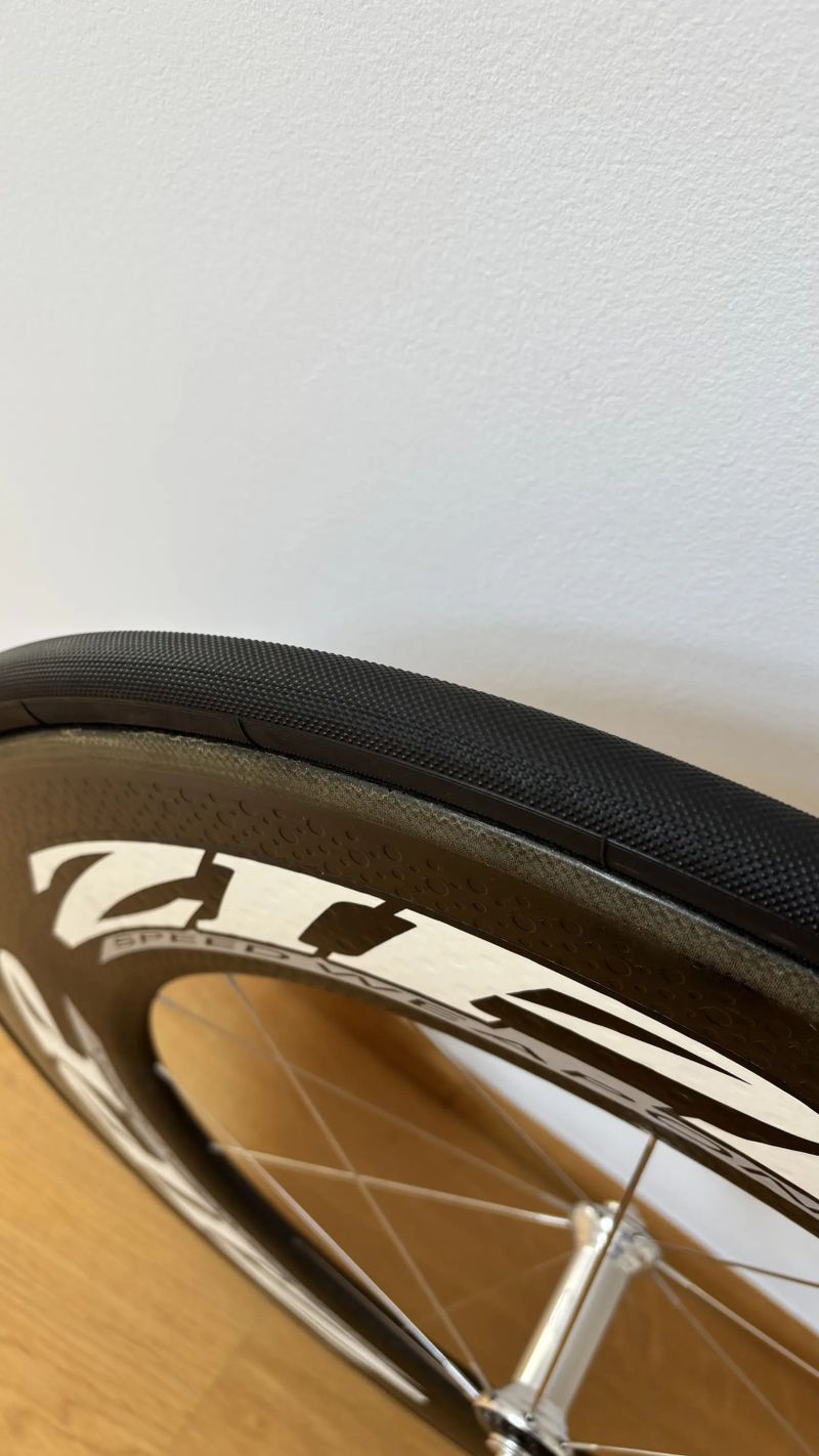 Zapletené přední kolo ZIPP 1080, pro ráfkové brzdy, galusková