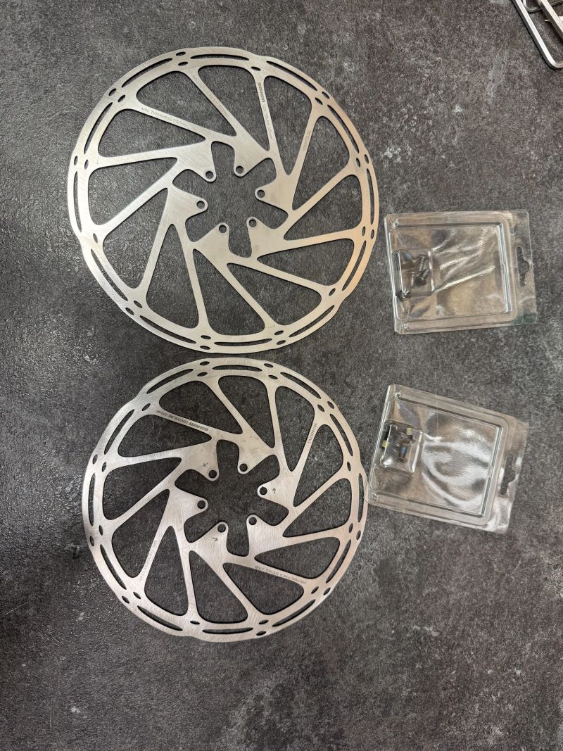 Ráfky,kotouče,pláště specialized
