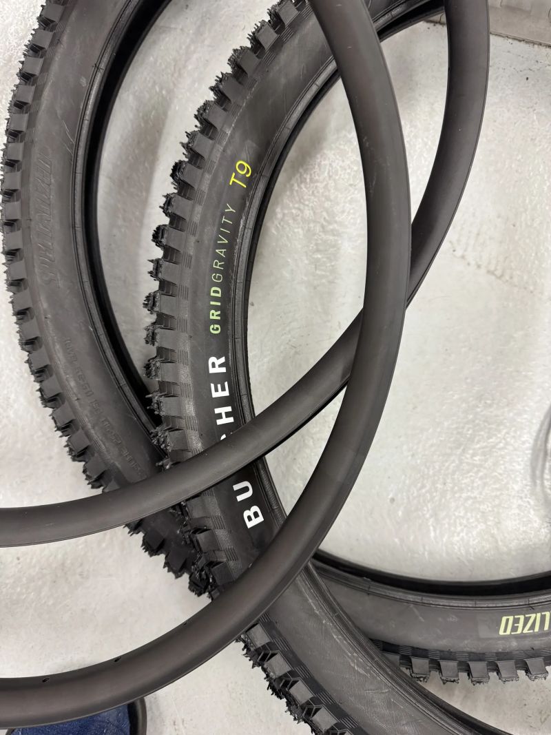 Ráfky,kotouče,pláště specialized