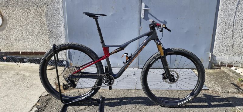 OIZ M-TEAM AXS - 29" Celoodpružené závodní karbonové horské kolo - zdvih 120/120