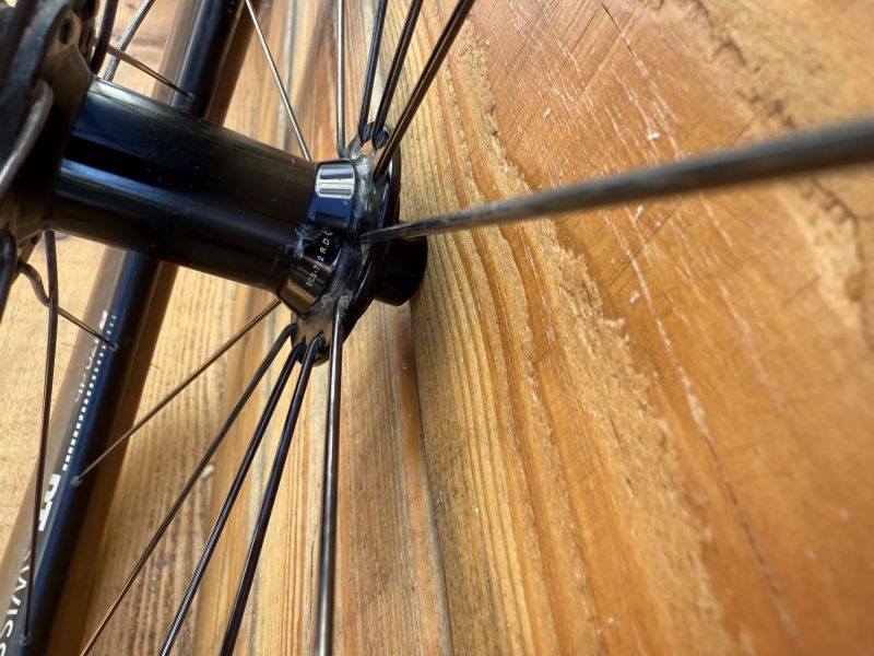 Bezdušová gravel kola DT Swiss R470 db 28" 12*142 a 12*100 HG ořech - Panaracer pláště a kotouče