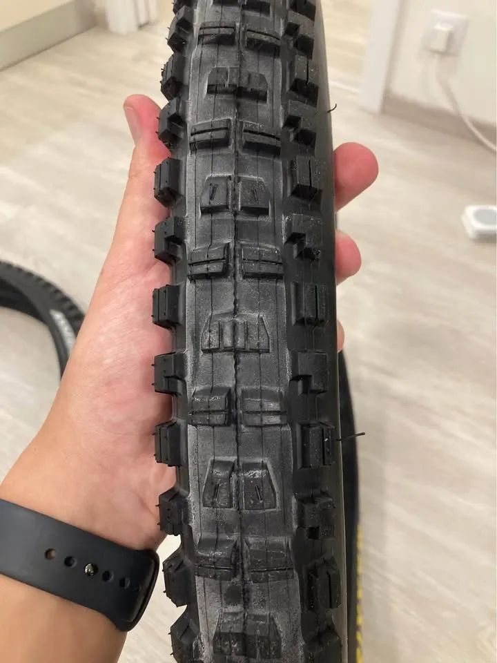 Maxxis ASSEGAI 29x2,5 WT 3C maxxgrip EXO+; Maxxis DHRII 27,5x2,4 WT 3C maxxterra EXO+