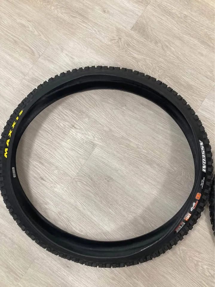 Maxxis ASSEGAI 29x2,5 WT 3C maxxgrip EXO+; Maxxis DHRII 27,5x2,4 WT 3C maxxterra EXO+