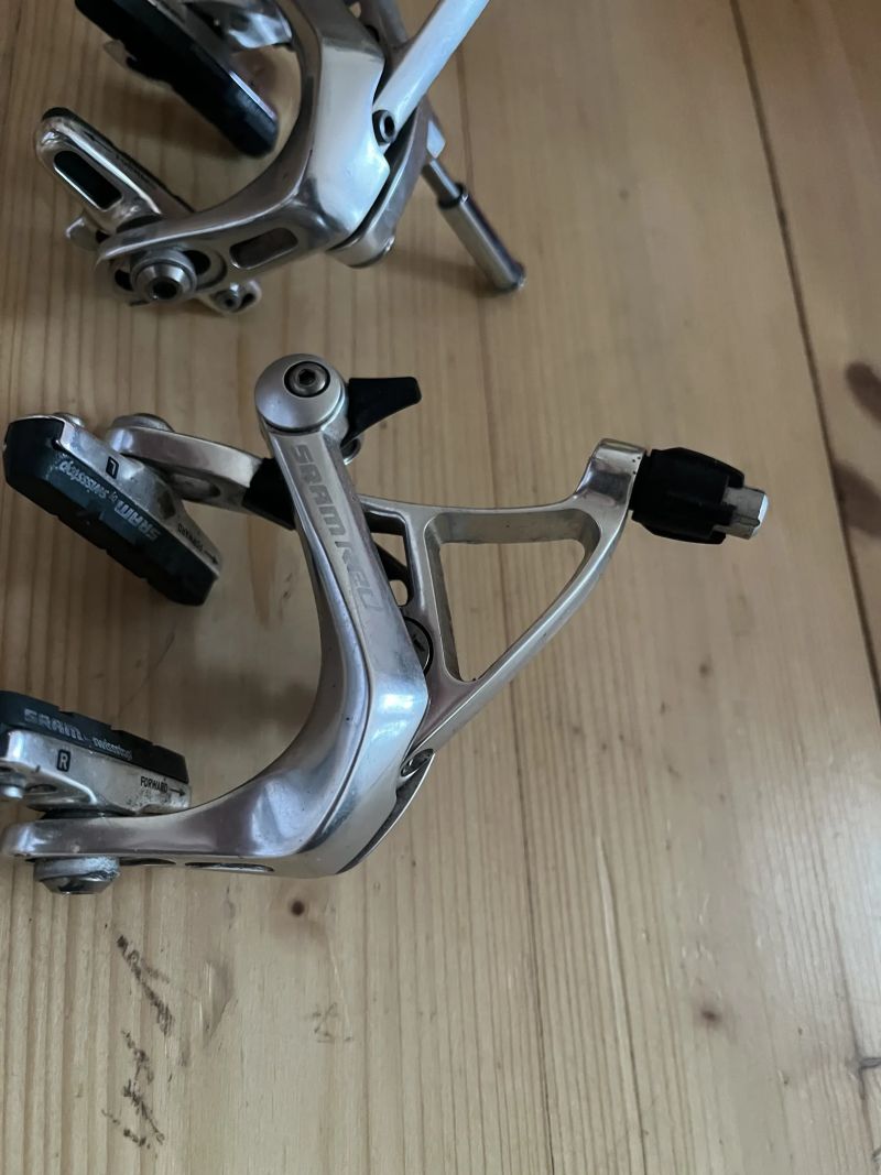 čelisťové brzdy Sram RED aero