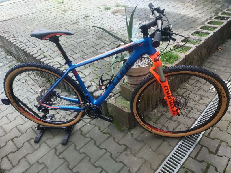 KARBONOVÉ HORSKÉ CUBE .,. SUPER STAV .,.JAKO NOVÉ