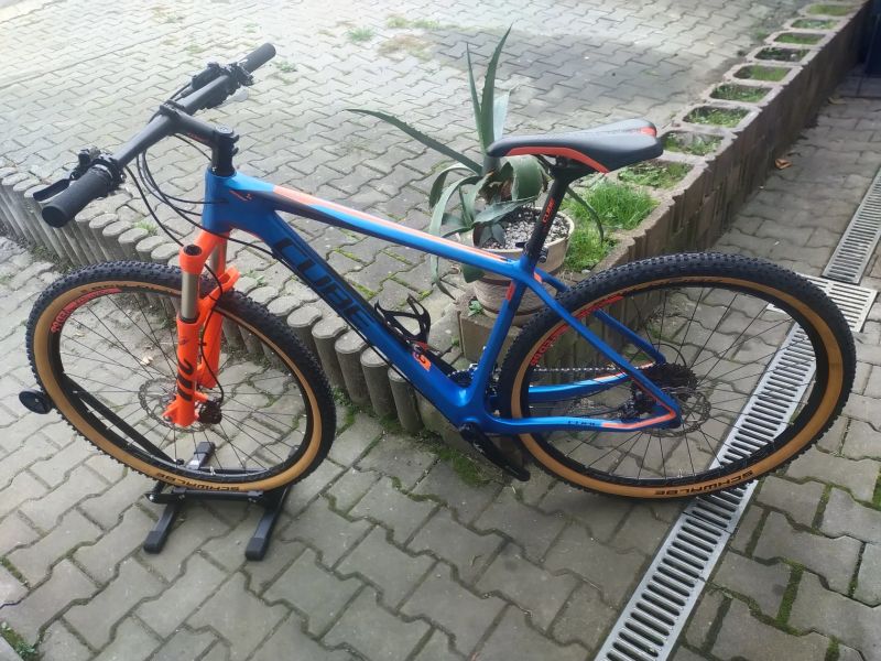KARBONOVÉ HORSKÉ CUBE .,. SUPER STAV .,.JAKO NOVÉ