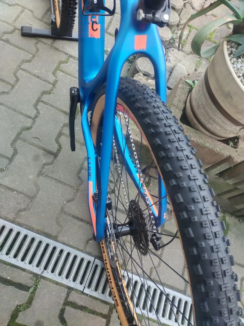 KARBONOVÉ HORSKÉ CUBE .,. SUPER STAV .,.JAKO NOVÉ