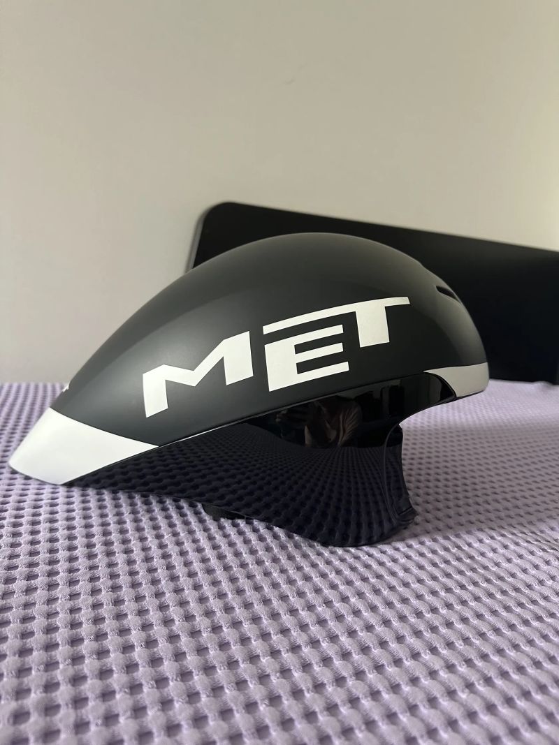 Aero přilba MET