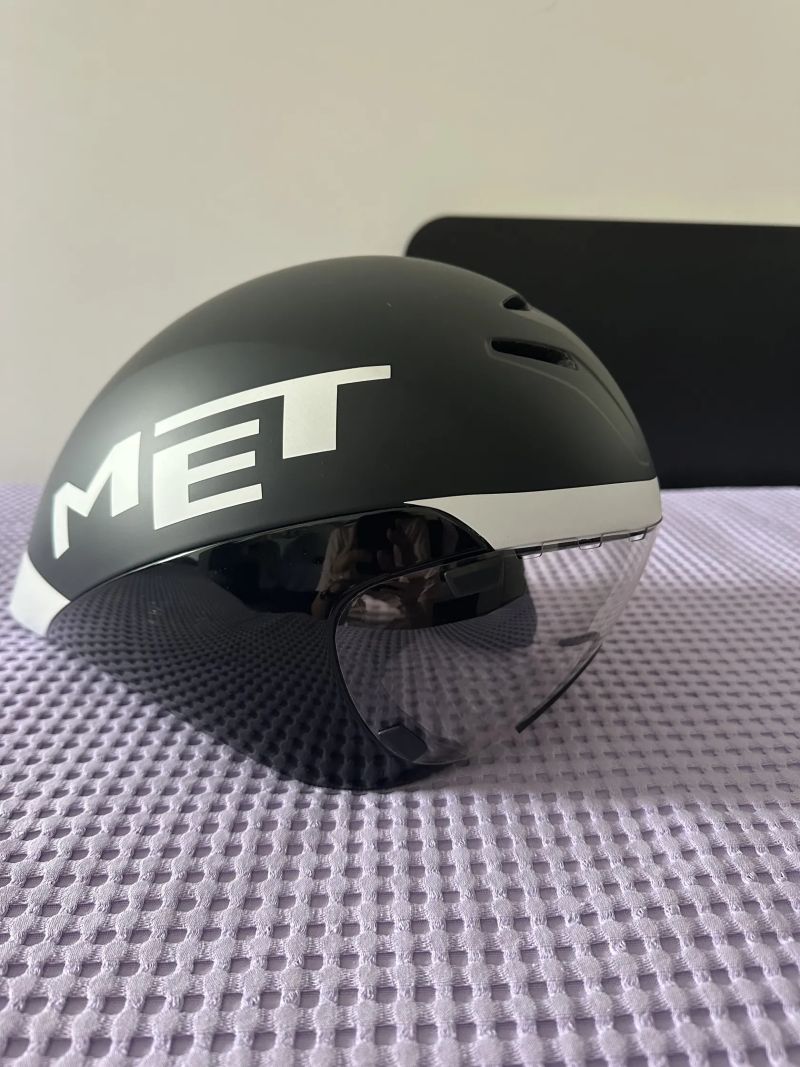 Aero přilba MET