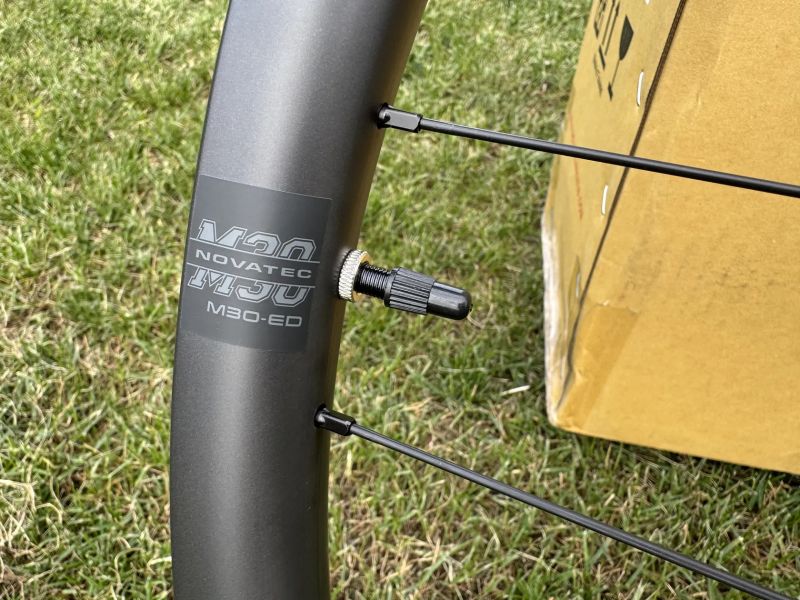 Sada kol Novatec M30 carbon 29" - nove