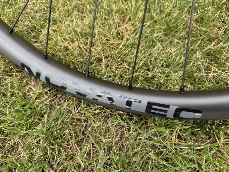 Sada kol Novatec M30 carbon 29" - nove