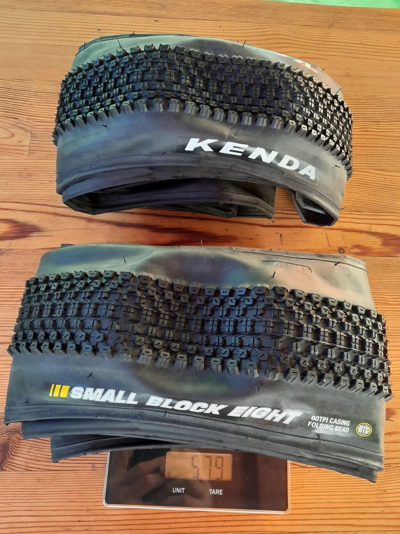 Nové pláště Kenda Small Block Eight 27,5 x 2,1. Cena za oba.