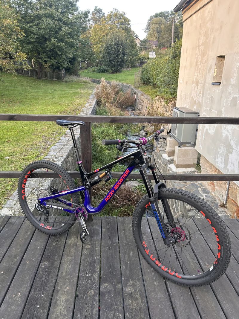 Rocky Mountain Altitude Carbon 90