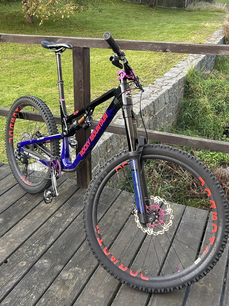 Rocky Mountain Altitude Carbon 90