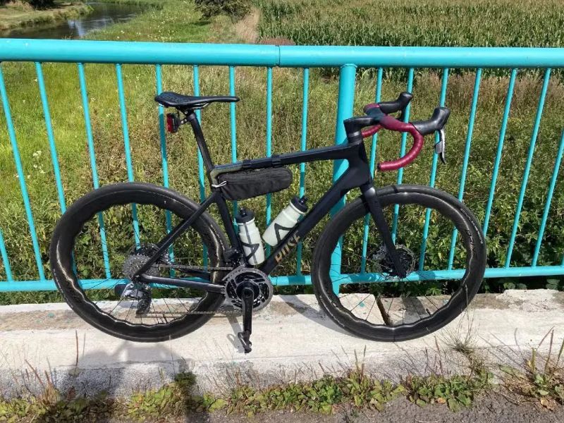 Prodám luxusní full karbon endurance silničku Rose Reveal 06 Sram Red AXS / SLEVA 140.000 Kč 