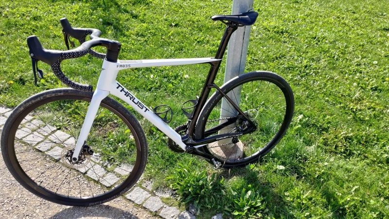 Prodám stavěné kolo Thrust FM035