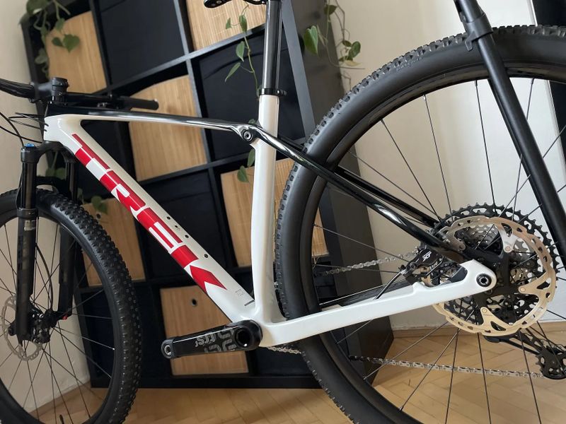 Trek Procaliber 9.8 / Crystal White / vel.L / XT 1x12 / 10kg