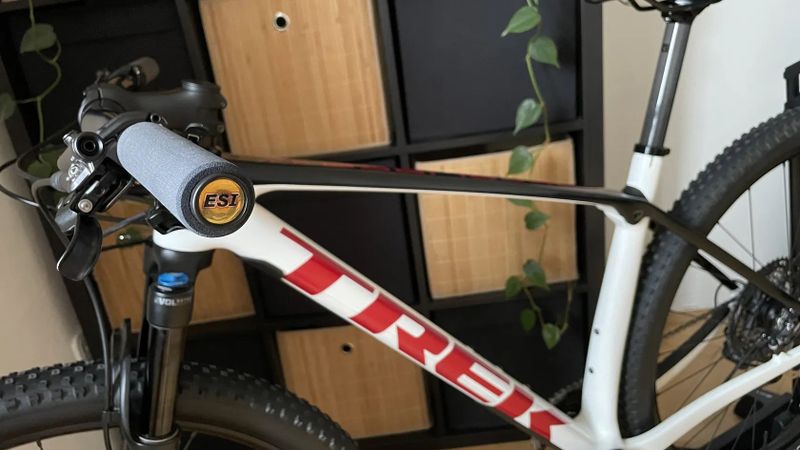 Trek Procaliber 9.8 / Crystal White / vel.L / XT 1x12 / 10kg