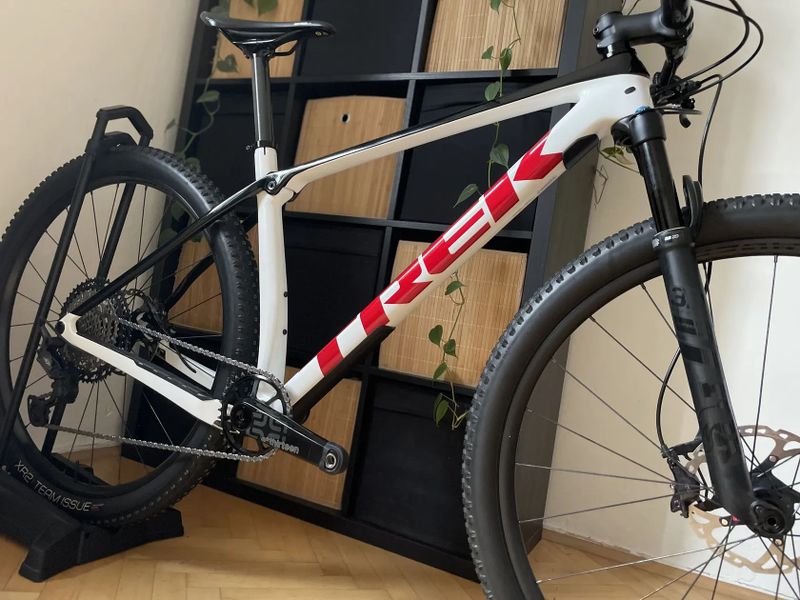 Trek Procaliber 9.8 / Crystal White / vel.L / XT 1x12 / 10kg