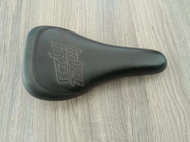 Sedlo Reverse Nico Vink Shovel & Shred PC 1390 Kč