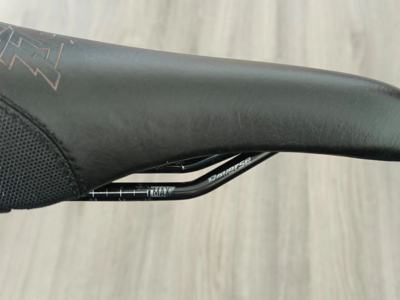 Sedlo Reverse Nico Vink Shovel & Shred PC 1390 Kč