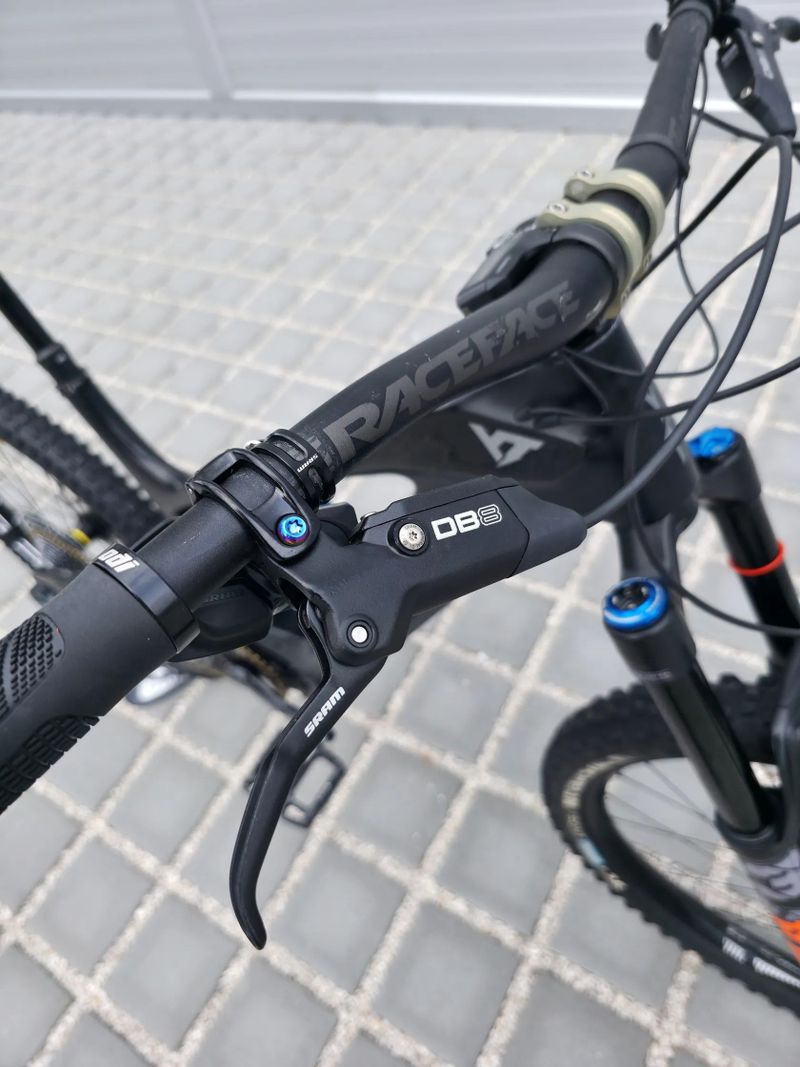 Elektrokolo YT Industries Decoy CF Pro Carbon 29″ velikost XL (L)
