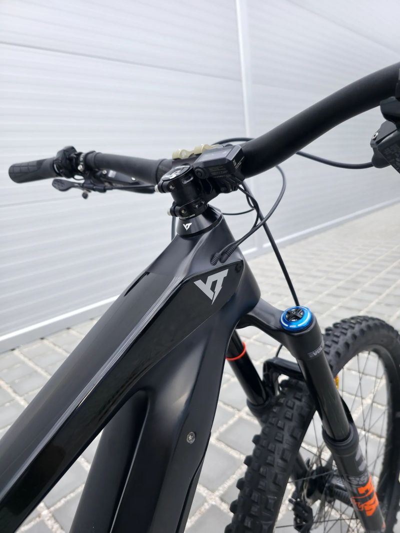 Elektrokolo YT Industries Decoy CF Pro Carbon 29″ velikost XL (L)