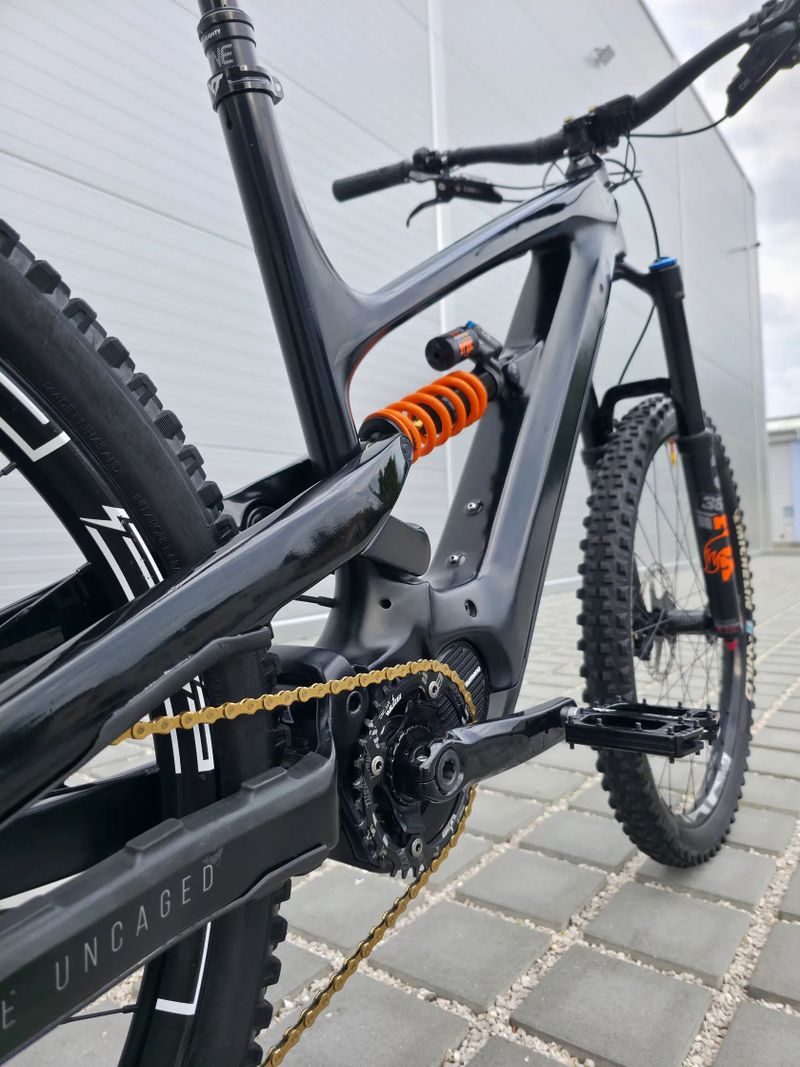 Elektrokolo YT Industries Decoy CF Pro Carbon 29″ velikost XL (L)
